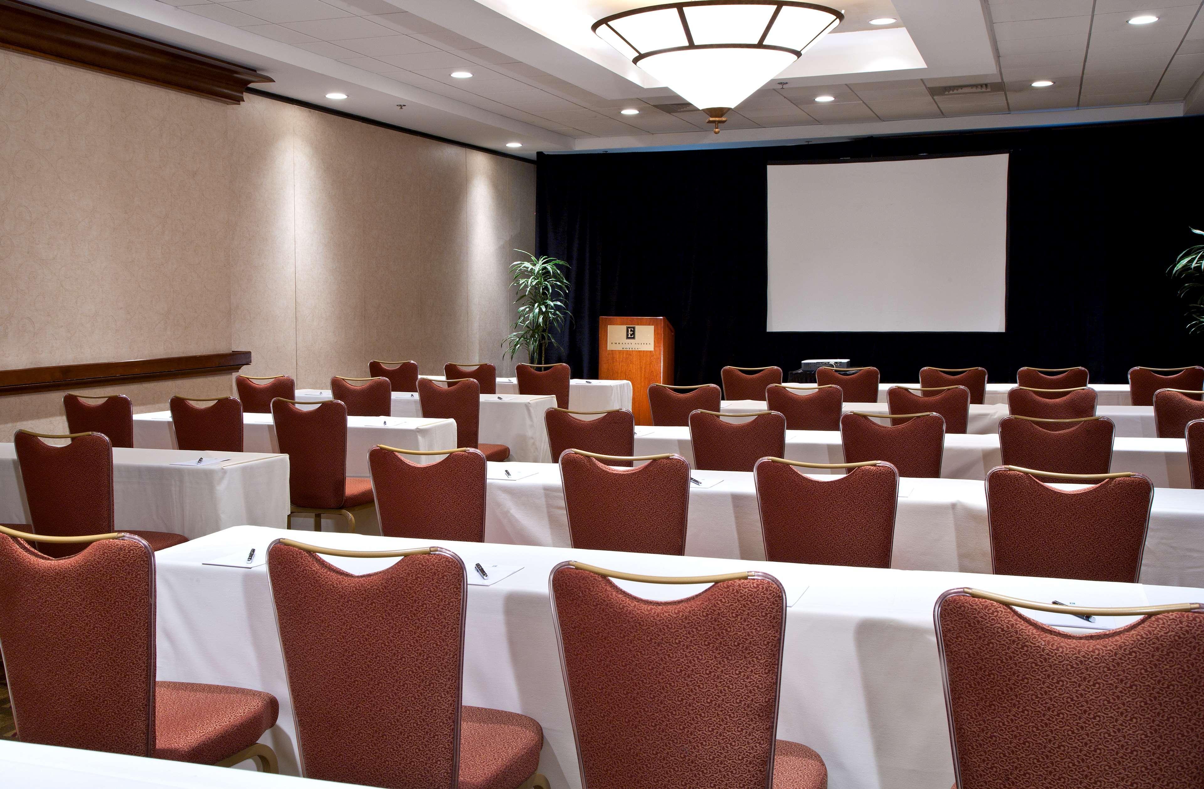 Embassy Suites By Hilton Sacramento Riverfront Promenade Bagian luar foto